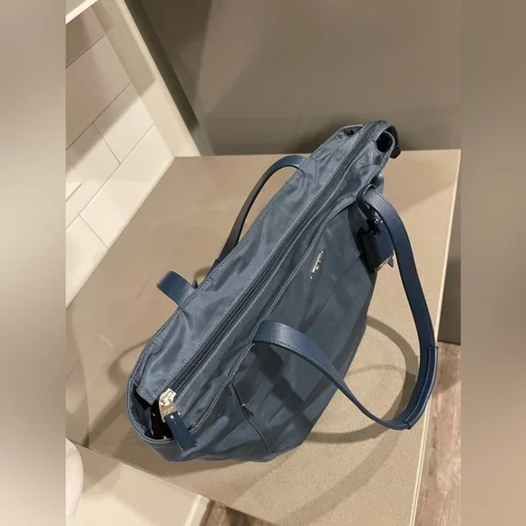 Tumi voyageur nylon tote bag - Picture 12 of 12